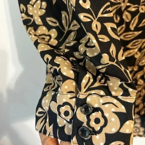 Women’s size, large petite Ann Taylor blouse. Great pre-on condition. - Picture 3 of 8